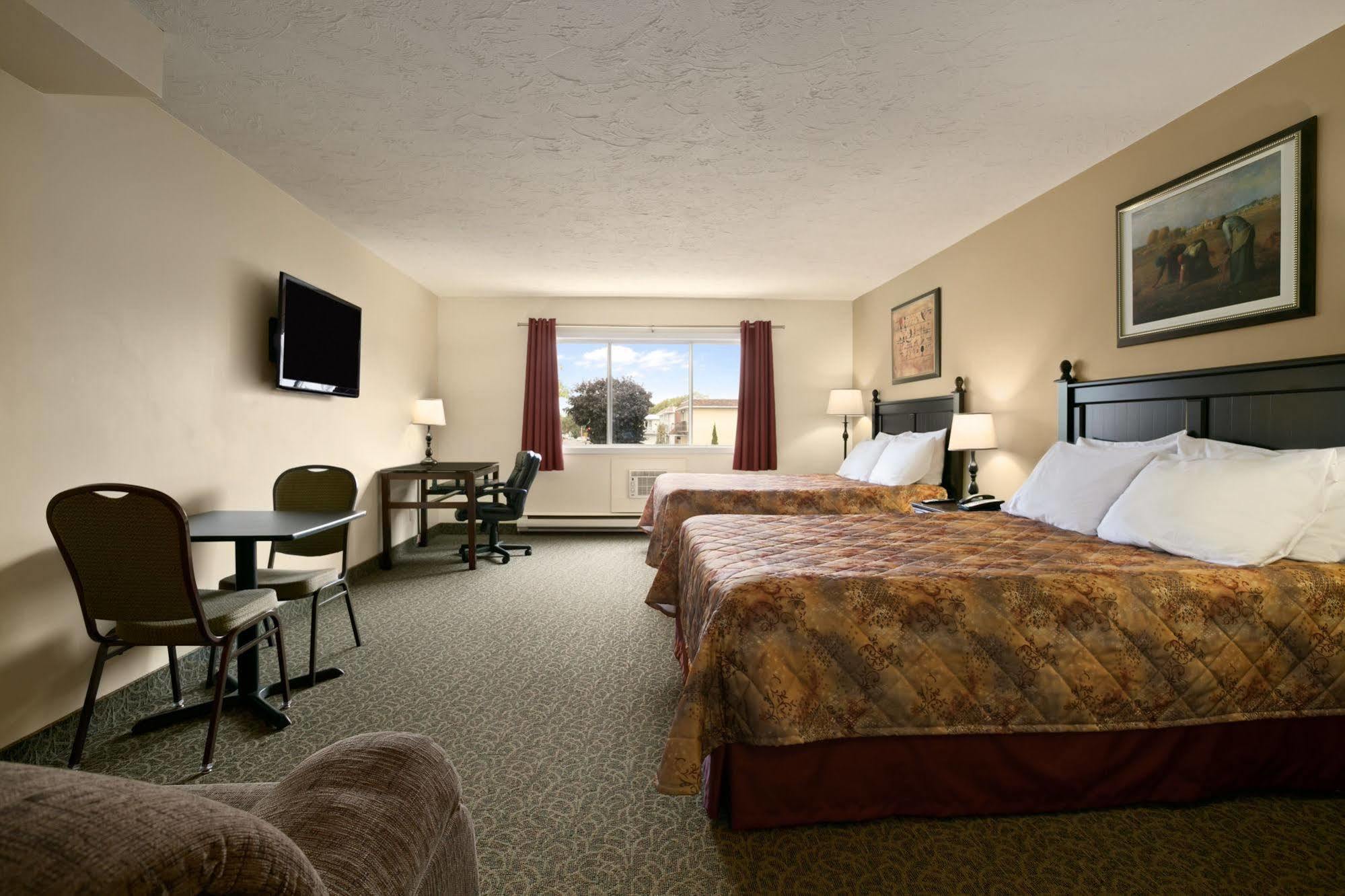 Days Inn By Wyndham Montreal East Exterior photo